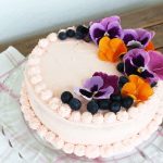The Art of Using Flowers for Cake Decorating